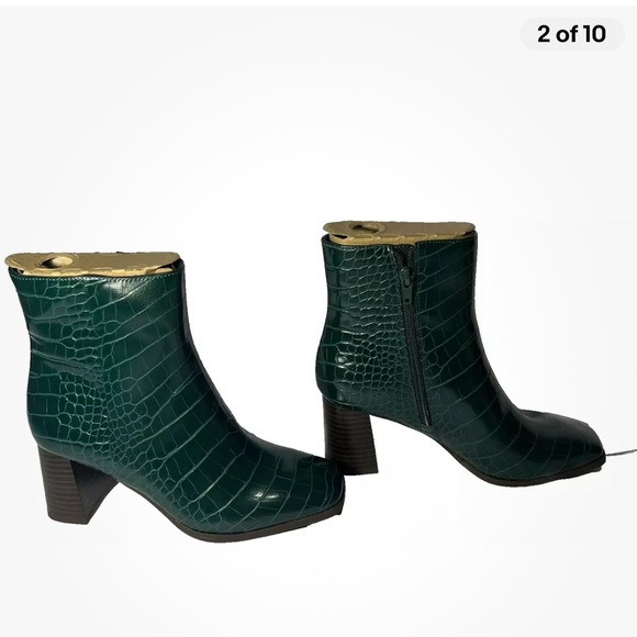 INC Womens Dasha Green Leather Ankle Booties Shoes 5.5 Medium Great Holiday Boot - Picture 2 of 7